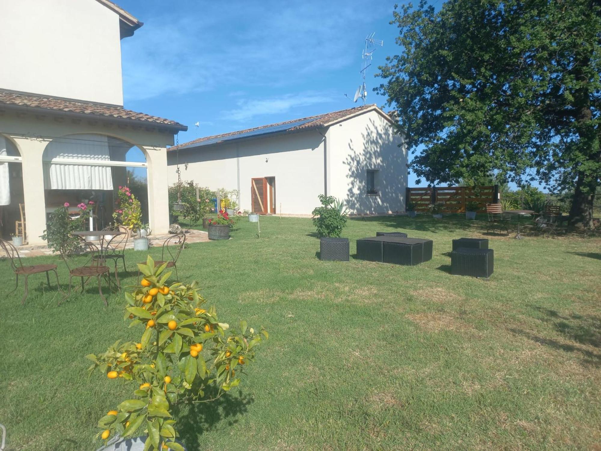 Beb Montefratta Bed and Breakfast Fratta Terme Exteriör bild