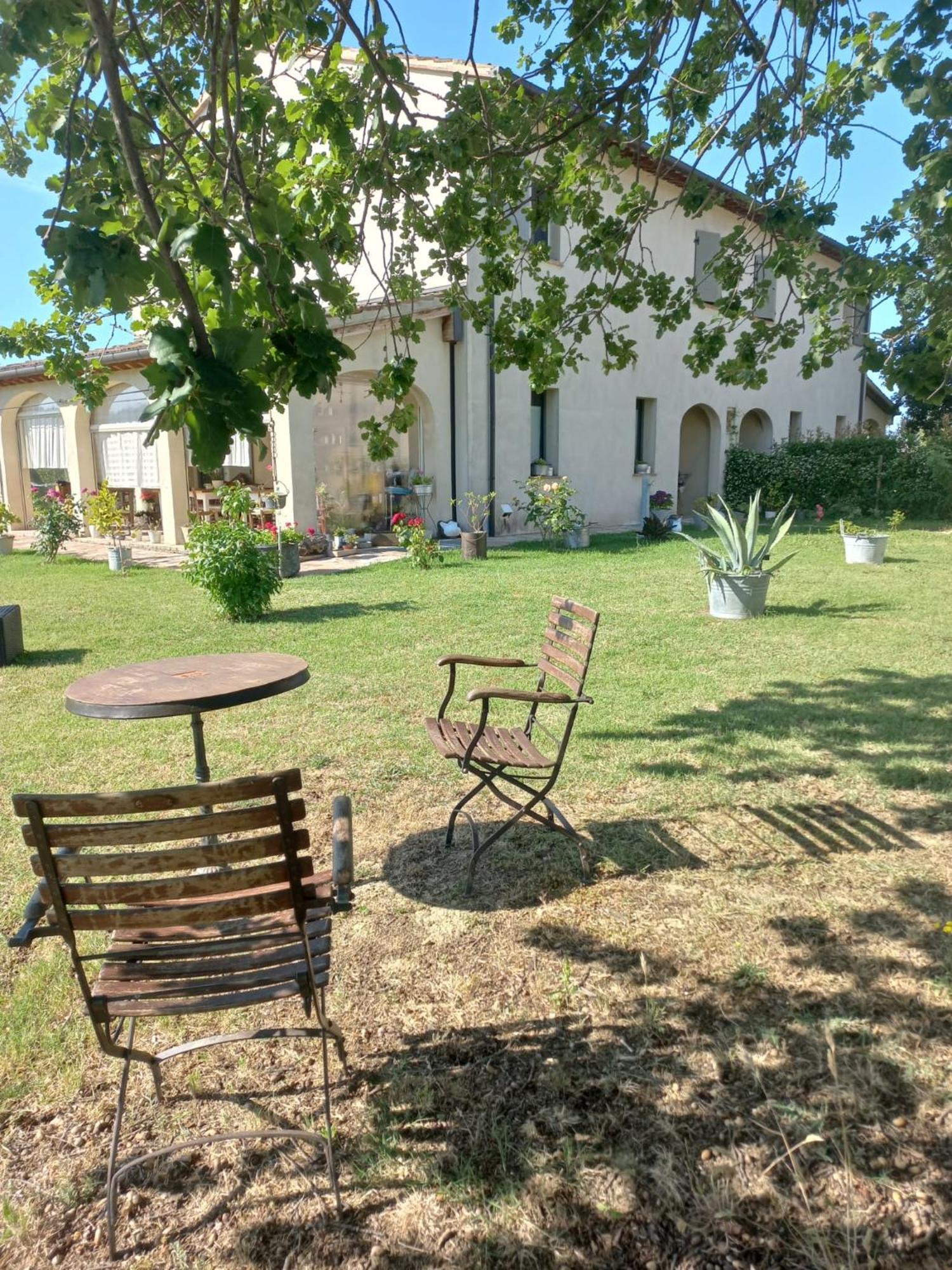Beb Montefratta Bed and Breakfast Fratta Terme Exteriör bild